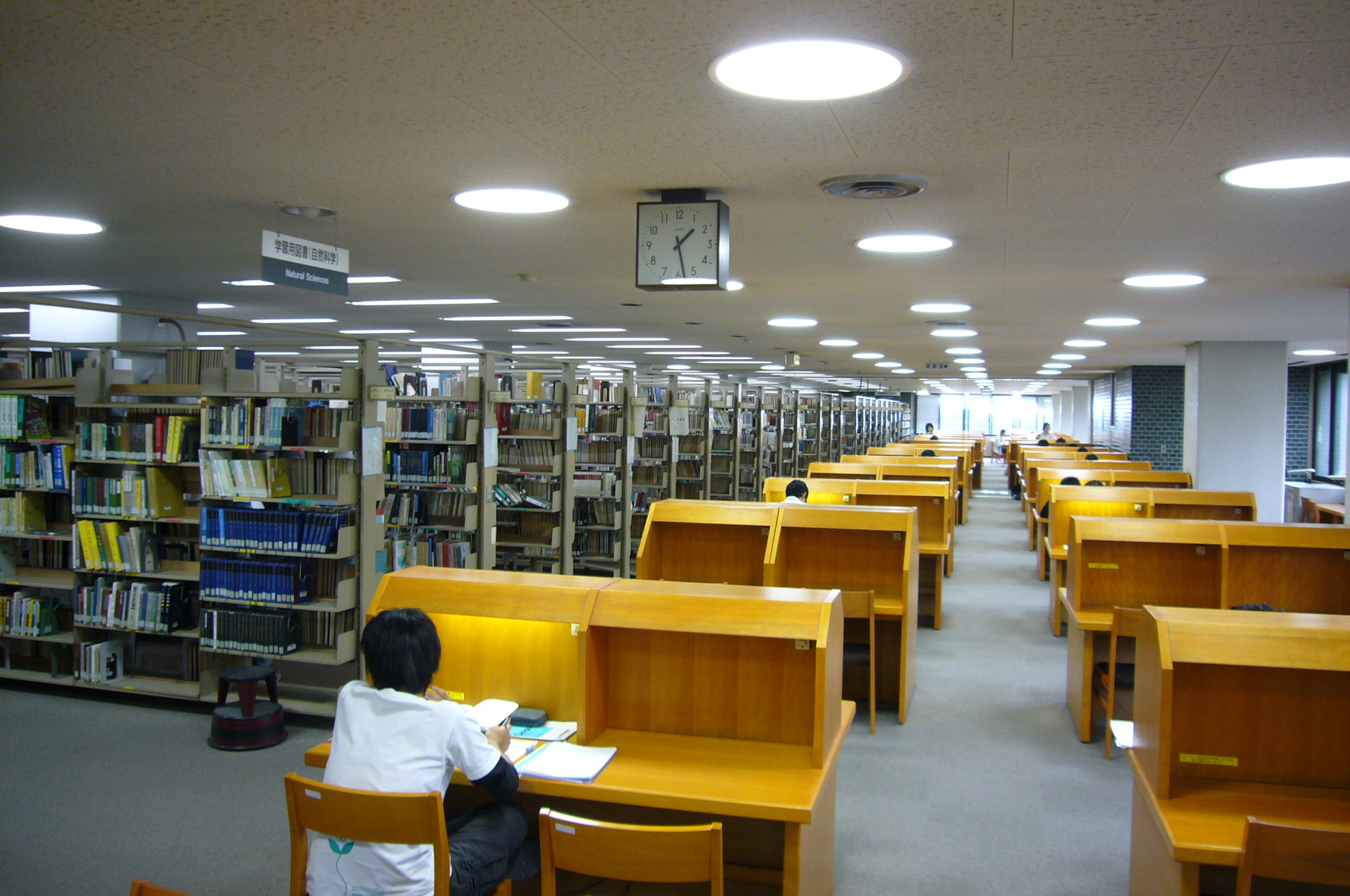 ３階閲覧席