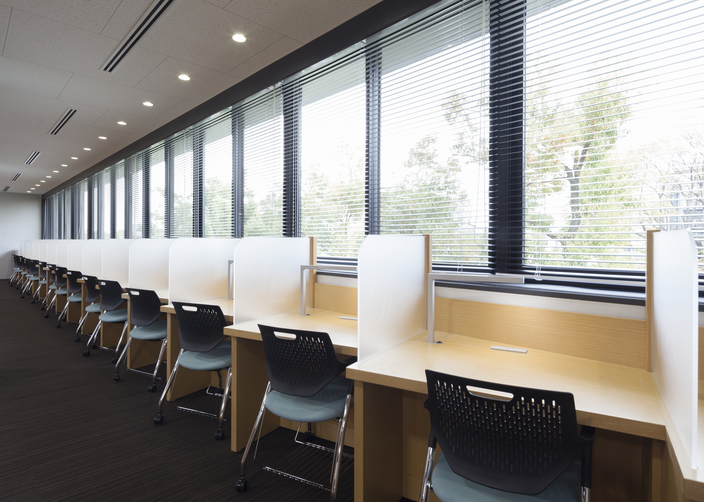 ３階窓際　閲覧席 アルバム「名古屋大学(東山) 図書館改修工事」